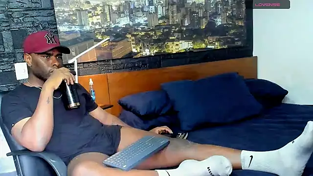 Snapshot of thomas_santtos1 chatting on 02/25/25, 09:04 thomas santtos1 online show from 02/25/25, 09:04