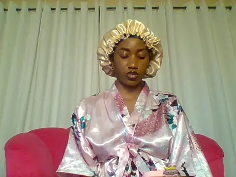 Snapshot of Queeen_model chatting on 10/06/25, 09:15 Queeen model online show from 10/06/25, 09:15
