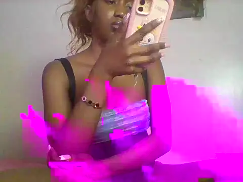 Queeen model online show from 03/12/26, 10:14