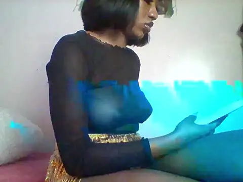 Queeen model online show from 04/11/26, 10:35