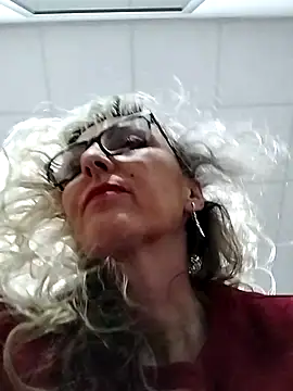 Snapshot of Tinuus chatting on 03/04/25, 06:29 Tinuus online show from 03/04/25, 06:29