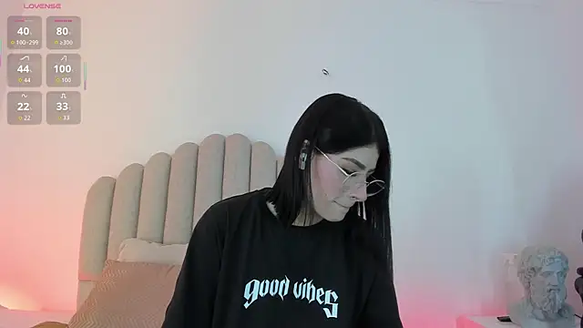 Snapshot of Dasha-b chatting on 11/16/25, 08:13 Dasha-b online show from 11/16/25, 08:13