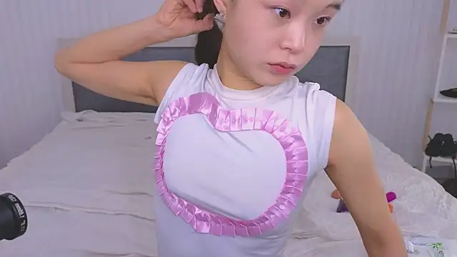 Tina Kim  online show from 03/08/25, 04:34