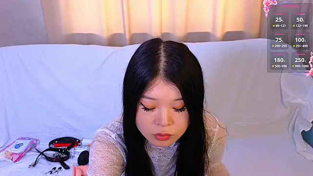 Tina Kim  online show from 04/03/26, 10:00