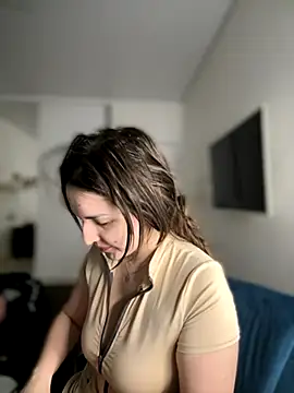 HoneySweetBee online show from 11/28/25, 11:16