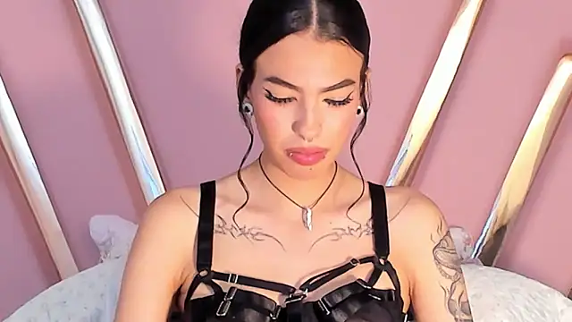 Snapshot of Eva_Benely chatting on 09/19/25, 05:00 Eva Benely online show from 09/19/25, 05:00