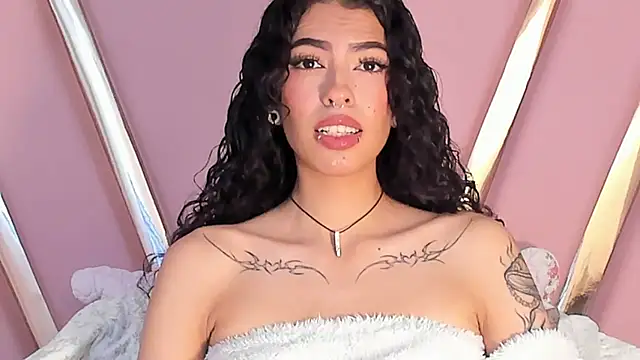 Snapshot of Eva_Benely chatting on 09/16/25, 02:23 Eva Benely online show from 09/16/25, 02:23