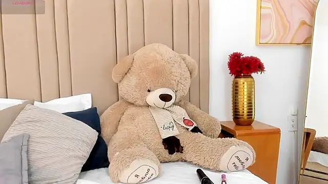 izadii online show from 04/24/26, 06:54