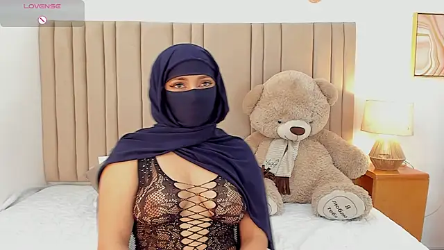 izadii online show from 06/12/26, 06:49