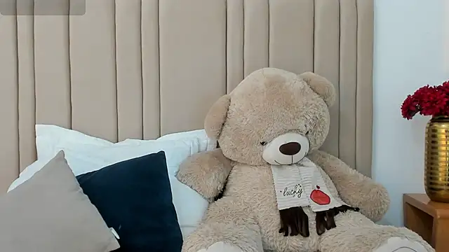 izadii online show from 03/18/26, 07:04