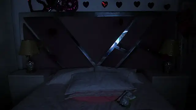 NinnaVous online show from 02/25/25, 02:04