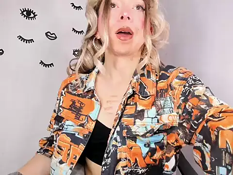 Snapshot of victoria_qq chatting on 11/13/25, 10:02 victoria qq online show from 11/13/25, 10:02