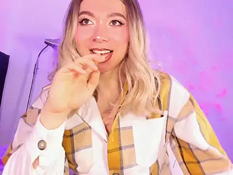 Snapshot of victoria_qq chatting on 11/28/25, 04:45 victoria qq online show from 11/28/25, 04:45