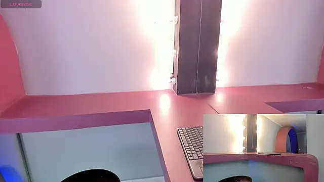 Snapshot of lexiethompson_ chatting on 11/25/25, 12:16 lexiethompson online show from 11/25/25, 12:16