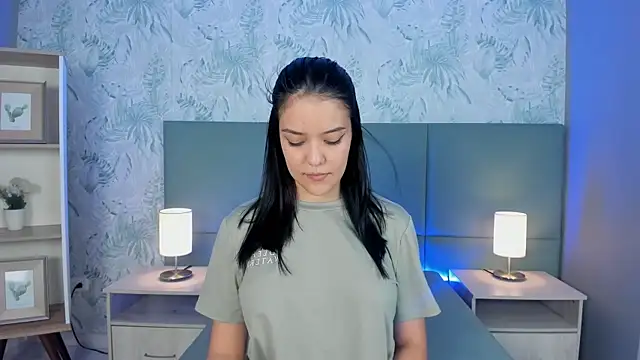 Snapshot of lexiethompson_ chatting on 11/29/25, 12:05 lexiethompson online show from 11/29/25, 12:05