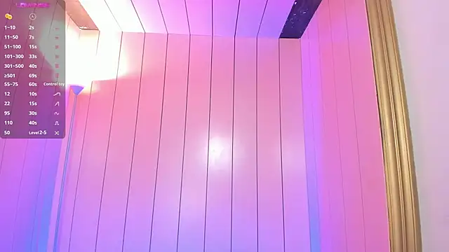 Snapshot of lexiethompson_ chatting on 12/15/25, 12:11 lexiethompson online show from 12/15/25, 12:11