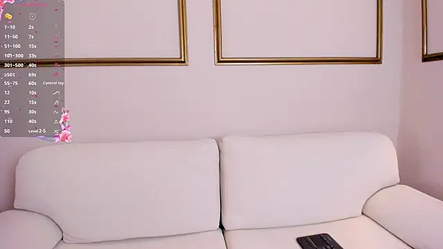 lexiethompson  online show from 02/09/26, 12:14