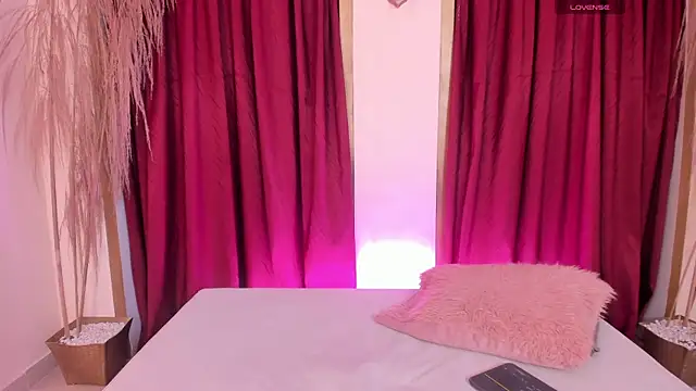 Snapshot of lexiethompson_ chatting on 11/28/25, 12:05 lexiethompson online show from 11/28/25, 12:05