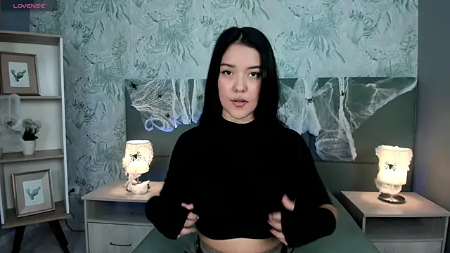 Snapshot of lexiethompson_ chatting on 10/17/25, 12:18 lexiethompson online show from 10/17/25, 12:18