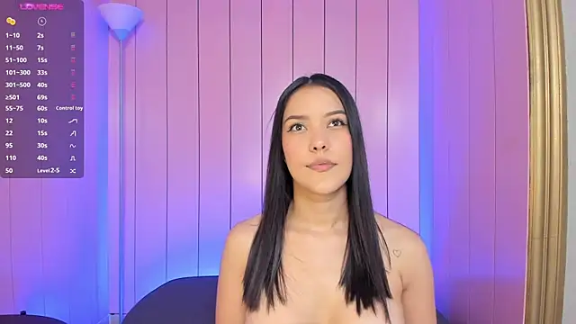 Snapshot of lexiethompson_ chatting on 12/14/25, 12:11 lexiethompson online show from 12/14/25, 12:11