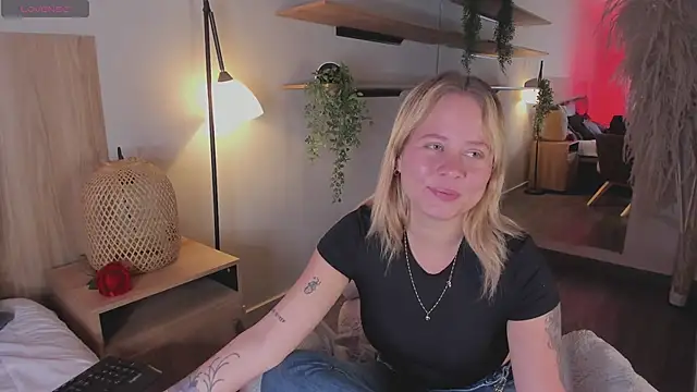 stefanny ruiz  online show from 03/13/25, 12:56