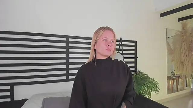 stefanny ruiz  online show from 02/18/25, 12:28