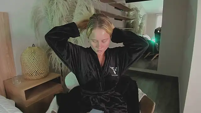 stefanny ruiz  online show from 03/08/25, 03:45