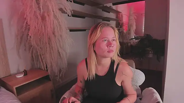 stefanny ruiz  online show from 03/06/25, 12:30