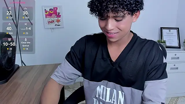 Snapshot of Noah_Smith04 chatting on 10/11/25, 01:23 Noah Smith04 online show from 10/11/25, 01:23