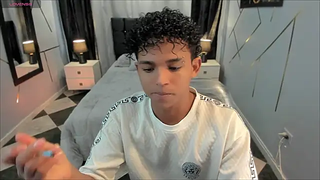 Snapshot of Noah_Smith04 chatting on 03/01/25, 01:07 Noah Smith04 online show from 03/01/25, 01:07