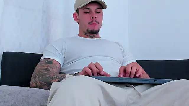 NoahhBrown online show from 03/25/26, 01:17