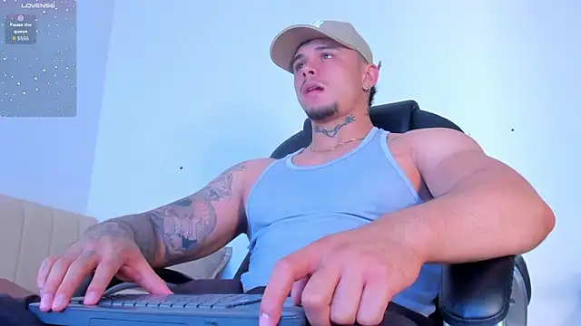 NoahhBrown online show from 11/05/25, 04:59