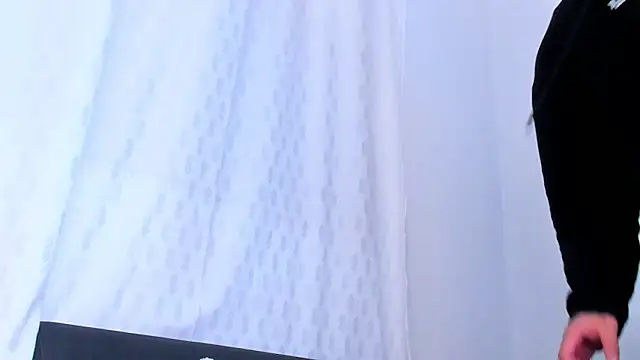 Snapshot of NoahhBrown chatting on 10/15/25, 11:35 NoahhBrown online show from 10/15/25, 11:35