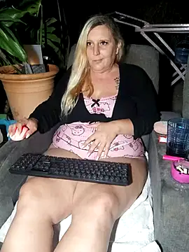 BecciDeluxe online show from 06/13/26, 10:19