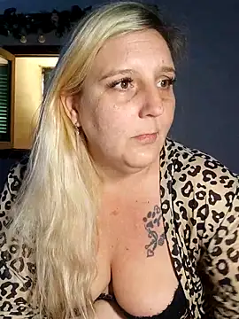 BecciDeluxe online show from 05/19/26, 08:32
