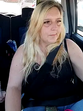 BecciDeluxe online show from 05/14/26, 04:04
