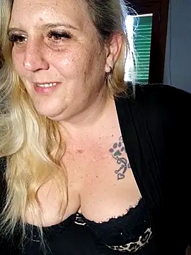 BecciDeluxe online show from 05/08/26, 10:41