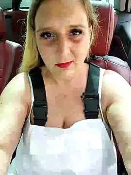 Snapshot of BecciDeluxe chatting on 09/28/25, 01:07 BecciDeluxe online show from 09/28/25, 01:07