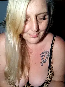 BecciDeluxe online show from 05/24/26, 12:32