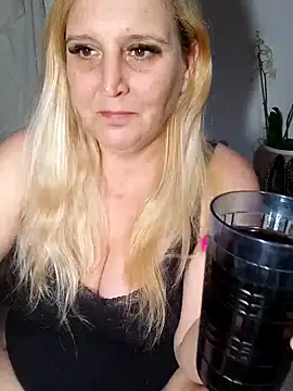 BecciDeluxe online show from 03/15/26, 02:57