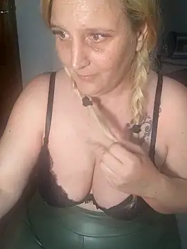 BecciDeluxe online show from 03/05/26, 06:37