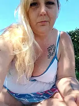 BecciDeluxe online show from 04/19/26, 11:55