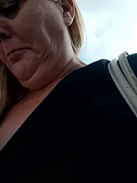 BecciDeluxe online show from 01/15/26, 12:30