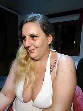 BecciDeluxe online show from 11/26/25, 10:54