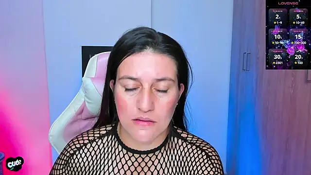 Saskyaa online show from 01/12/26, 02:40