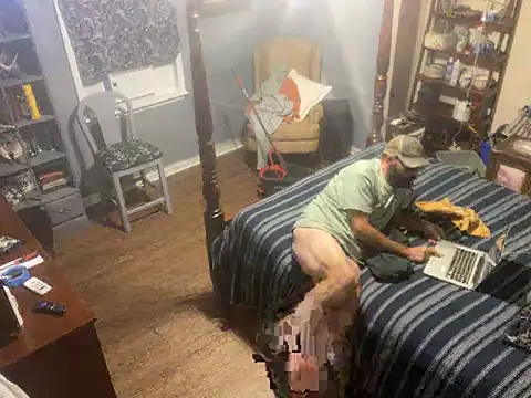 Snapshot of Onesieboy4daddys chatting on 11/25/25, 04:57 Onesieboy4daddys online show from 11/25/25, 04:57