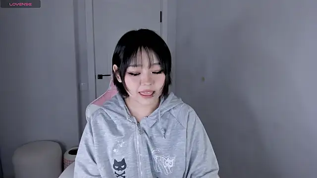 Snapshot of hee_young11 chatting on 02/05/26, 10:16 hee young11 online show from 02/05/26, 10:16