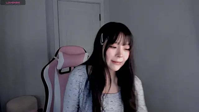 Snapshot of hee_young11 chatting on 10/20/25, 05:35 hee young11 online show from 10/20/25, 05:35