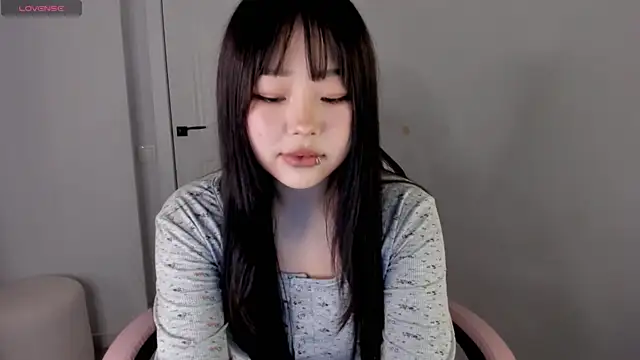 Snapshot of hee_young11 chatting on 09/18/25, 01:25 hee young11 online show from 09/18/25, 01:25