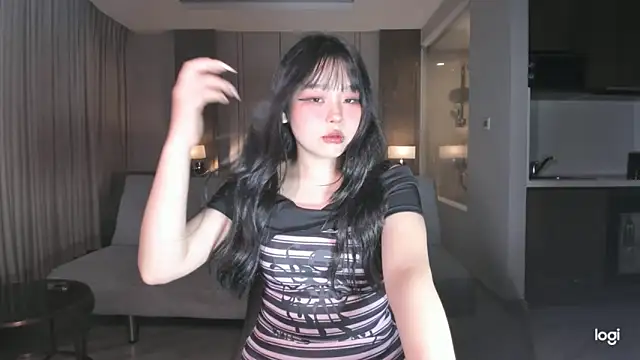 Snapshot of hee_young11 chatting on 03/21/25, 01:34 hee young11 online show from 03/21/25, 01:34